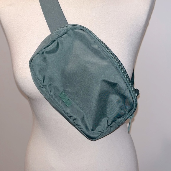 Victorias Secret Pink Belt bag - Picture 2 of 7